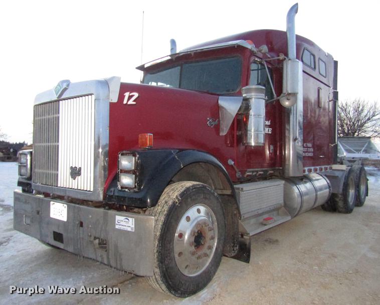 image for item DD2939 1998 International 9300 semi truck