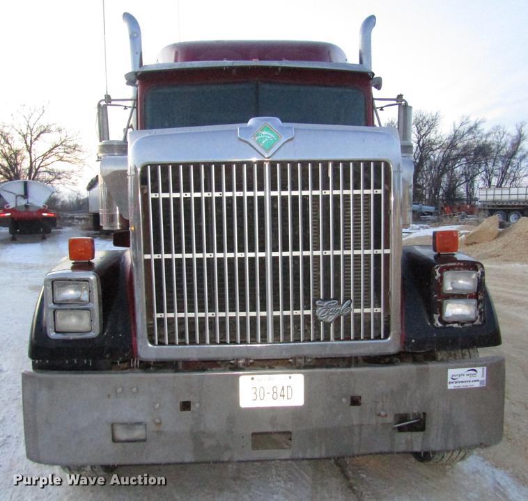 image for item DD2939 1998 International 9300 semi truck