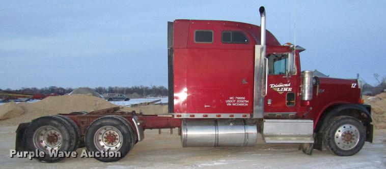image for item DD2939 1998 International 9300 semi truck