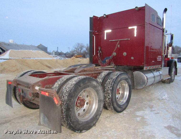 image for item DD2939 1998 International 9300 semi truck