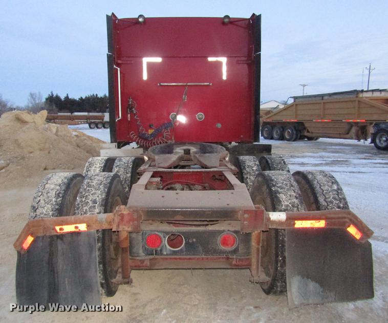 image for item DD2939 1998 International 9300 semi truck