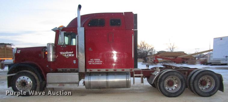 image for item DD2939 1998 International 9300 semi truck