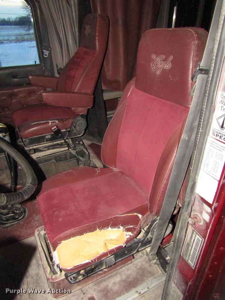 image for item DD2939 1998 International 9300 semi truck