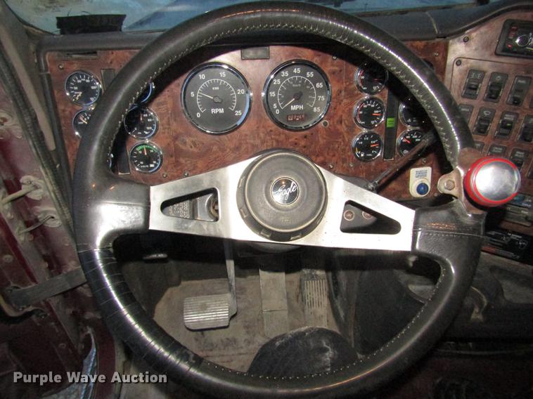 image for item DD2939 1998 International 9300 semi truck