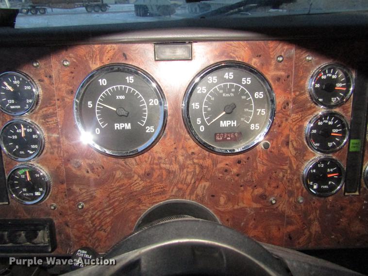 image for item DD2939 1998 International 9300 semi truck