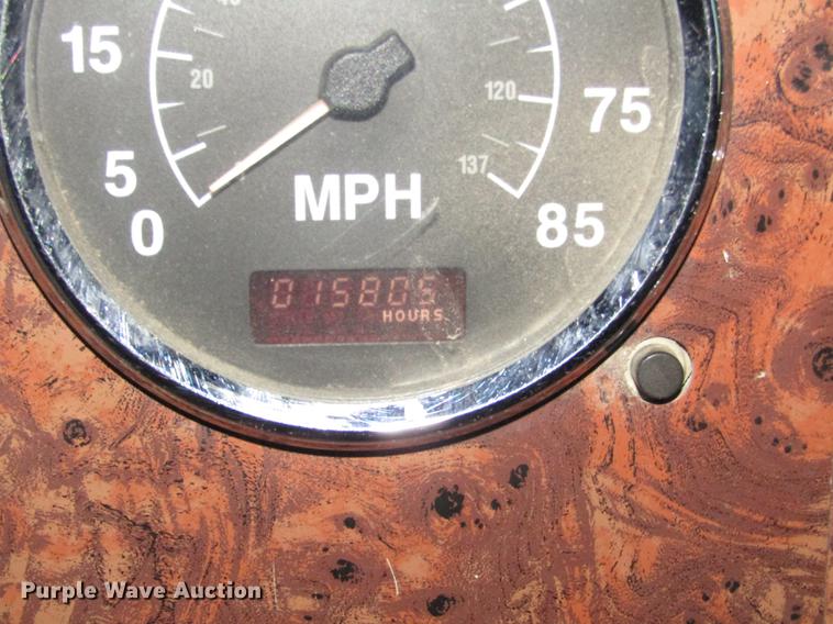 image for item DD2939 1998 International 9300 semi truck