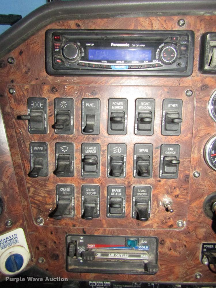 image for item DD2939 1998 International 9300 semi truck