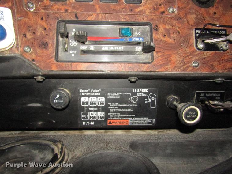 image for item DD2939 1998 International 9300 semi truck