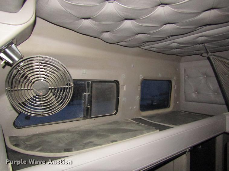 image for item DD2939 1998 International 9300 semi truck