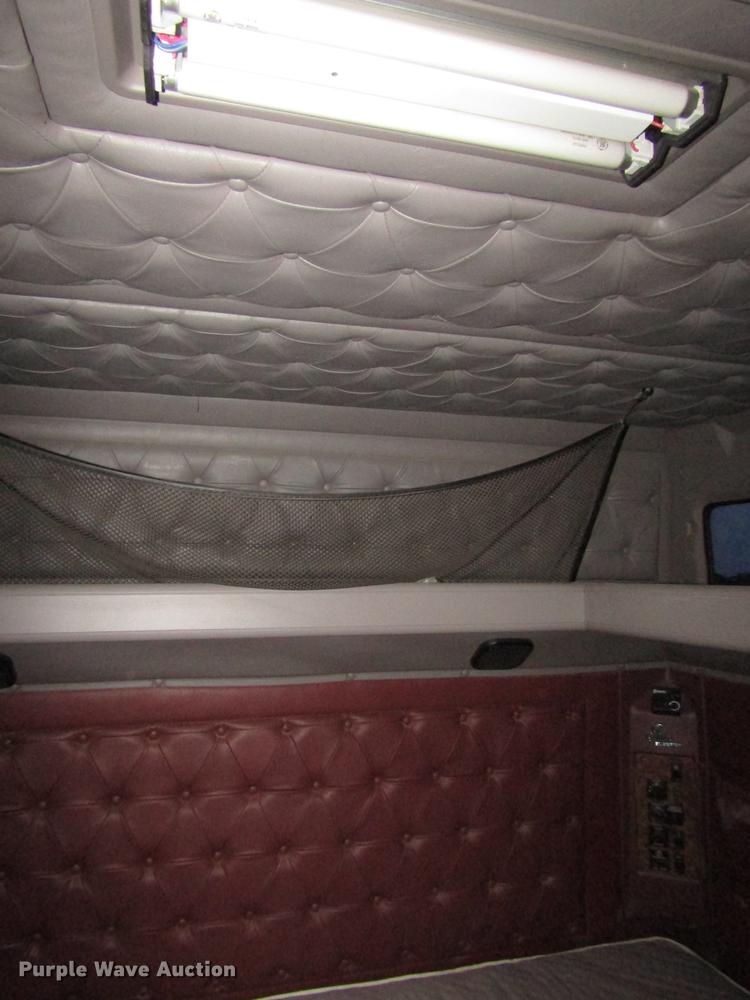 image for item DD2939 1998 International 9300 semi truck