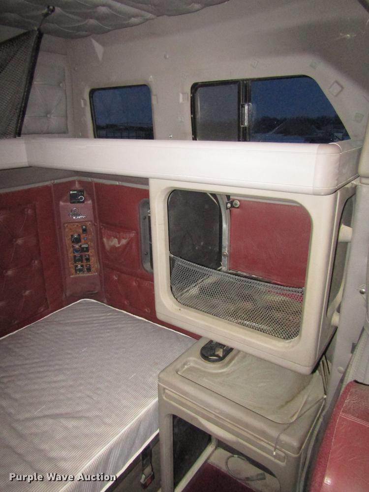 image for item DD2939 1998 International 9300 semi truck