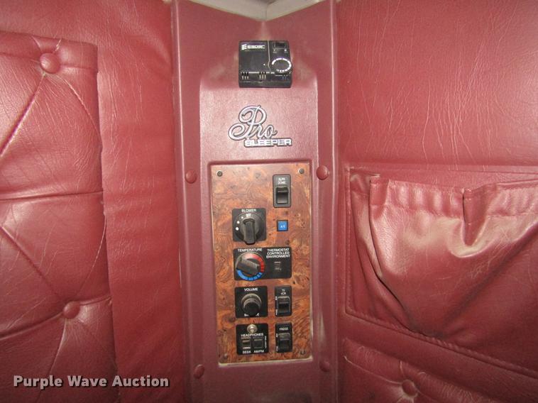 image for item DD2939 1998 International 9300 semi truck