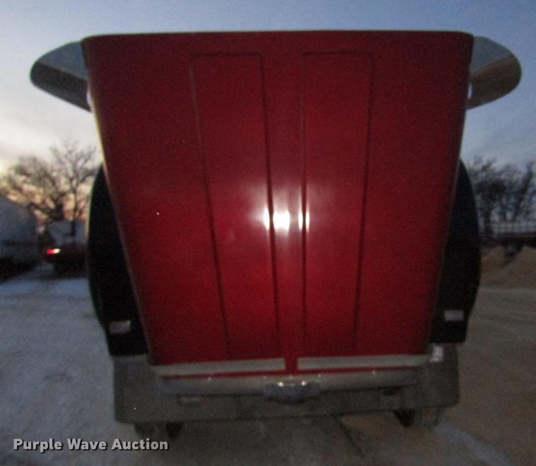 image for item DD2939 1998 International 9300 semi truck