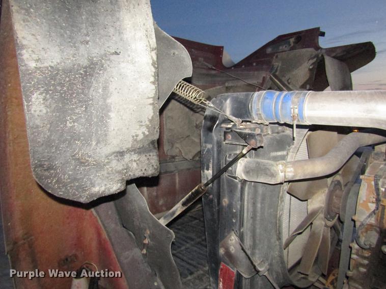 image for item DD2939 1998 International 9300 semi truck