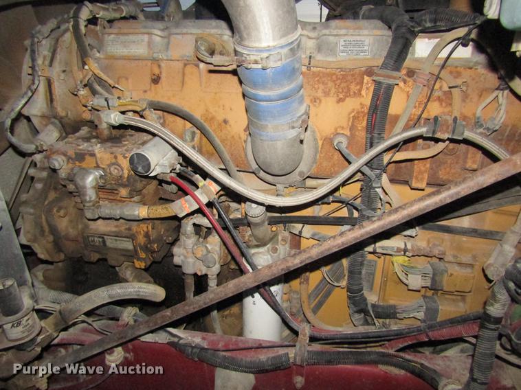 image for item DD2939 1998 International 9300 semi truck