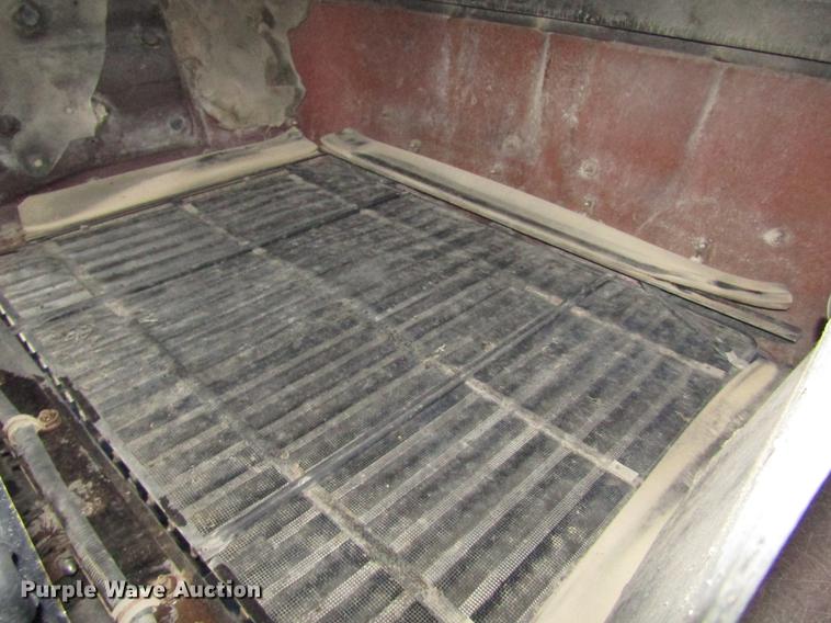 image for item DD2939 1998 International 9300 semi truck