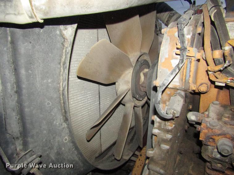 image for item DD2939 1998 International 9300 semi truck