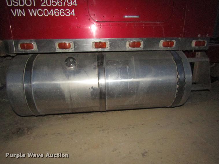 image for item DD2939 1998 International 9300 semi truck