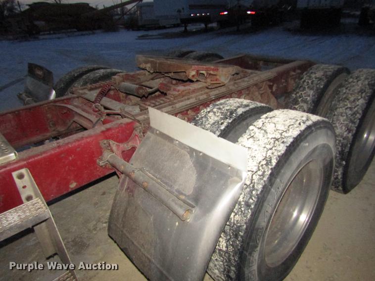 image for item DD2939 1998 International 9300 semi truck