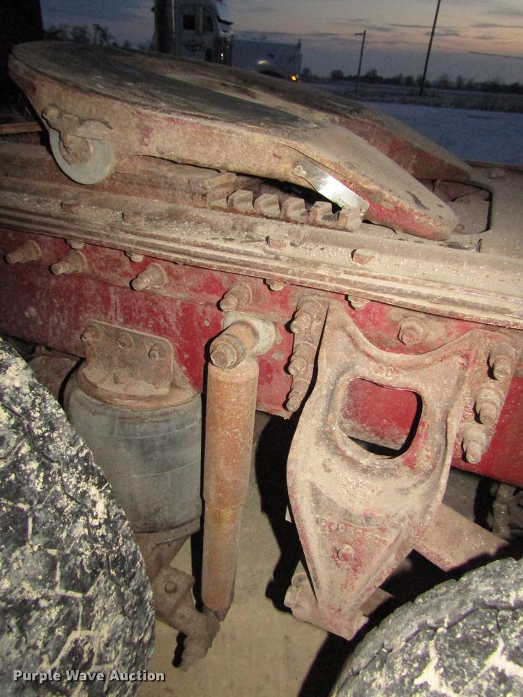 image for item DD2939 1998 International 9300 semi truck