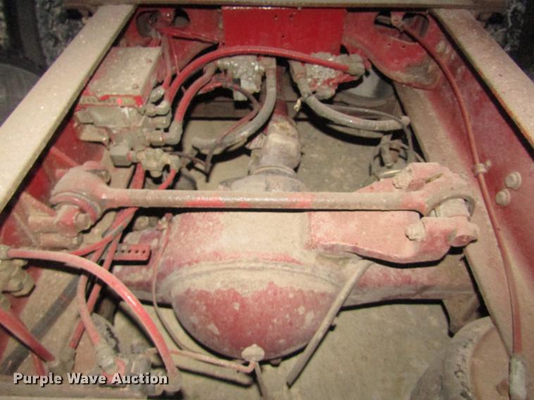 image for item DD2939 1998 International 9300 semi truck