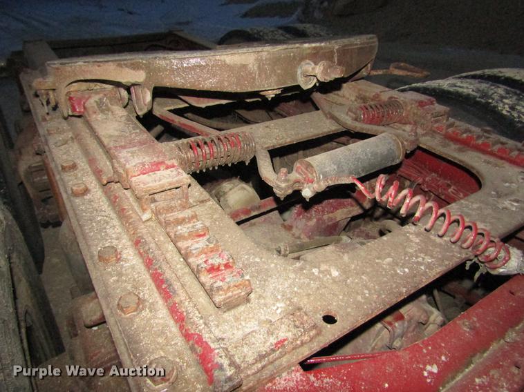 image for item DD2939 1998 International 9300 semi truck