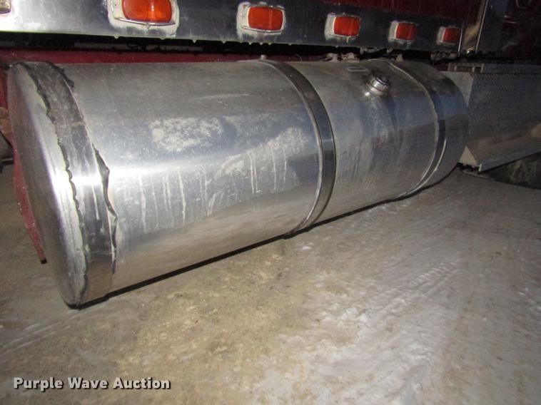 image for item DD2939 1998 International 9300 semi truck