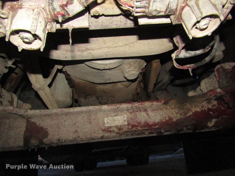 image for item DD2939 1998 International 9300 semi truck