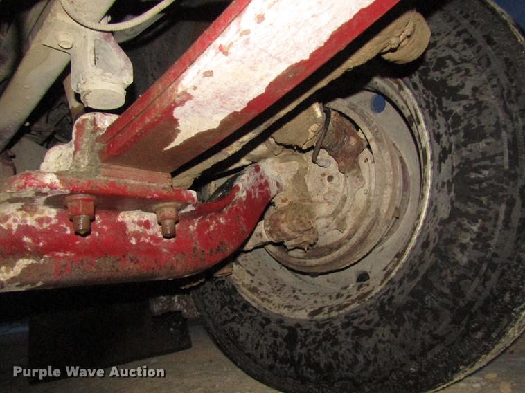 image for item DD2939 1998 International 9300 semi truck