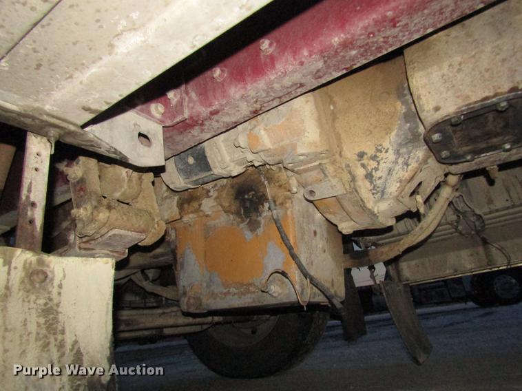 image for item DD2939 1998 International 9300 semi truck