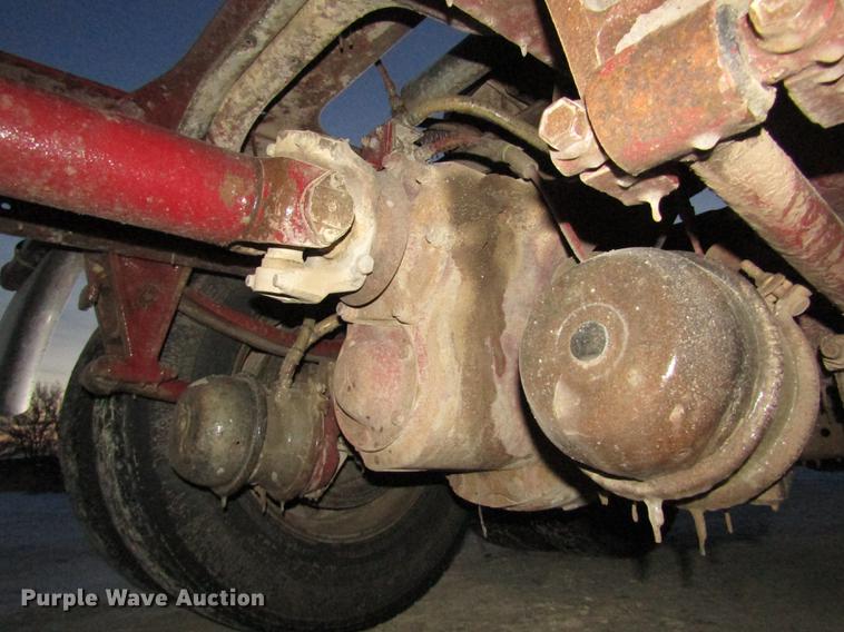 image for item DD2939 1998 International 9300 semi truck