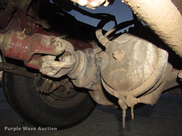 image for item DD2939 1998 International 9300 semi truck