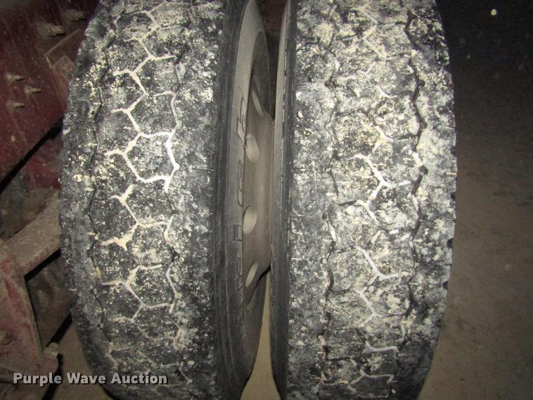 image for item DD2939 1998 International 9300 semi truck