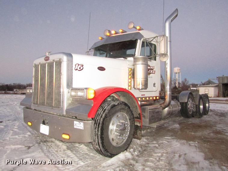 image for item DD2947 2003 Peterbilt 379 semi truck