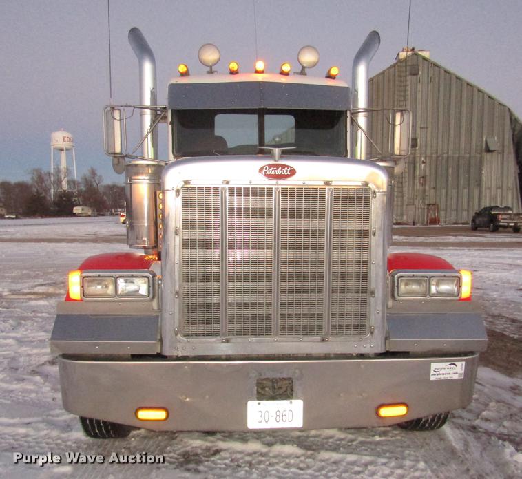 image for item DD2947 2003 Peterbilt 379 semi truck