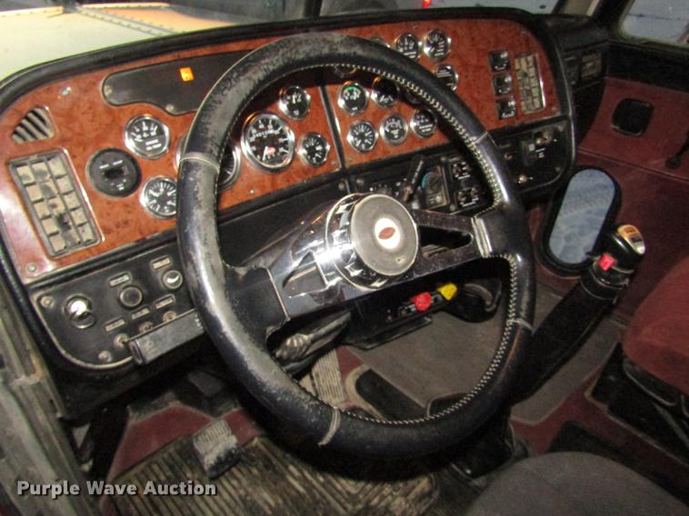 image for item DD2947 2003 Peterbilt 379 semi truck