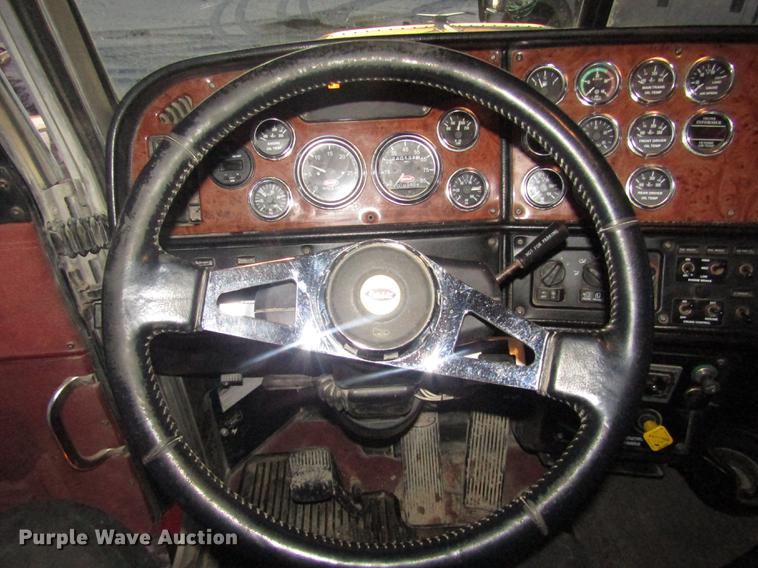 image for item DD2947 2003 Peterbilt 379 semi truck