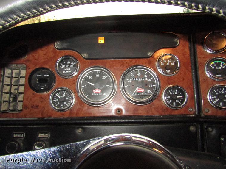image for item DD2947 2003 Peterbilt 379 semi truck