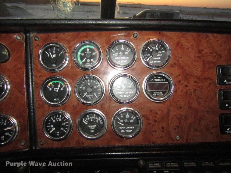 image for item DD2947 2003 Peterbilt 379 semi truck