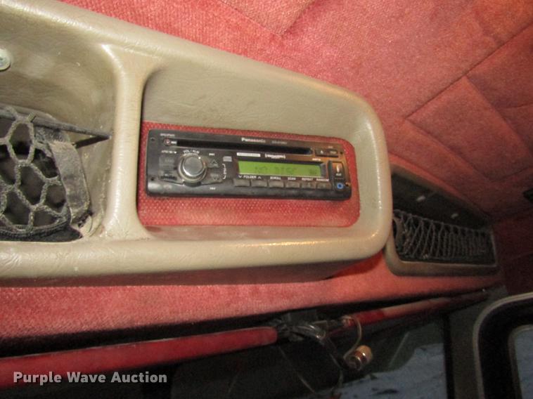 image for item DD2947 2003 Peterbilt 379 semi truck