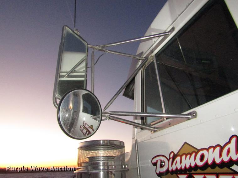 image for item DD2947 2003 Peterbilt 379 semi truck