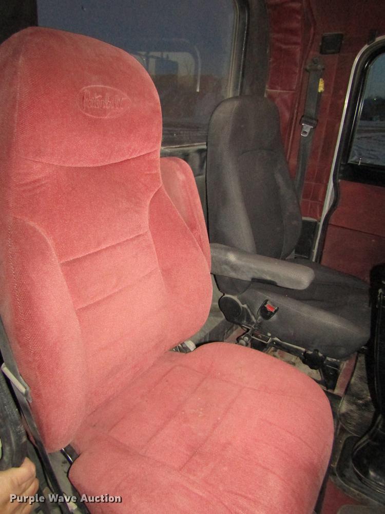 image for item DD2947 2003 Peterbilt 379 semi truck