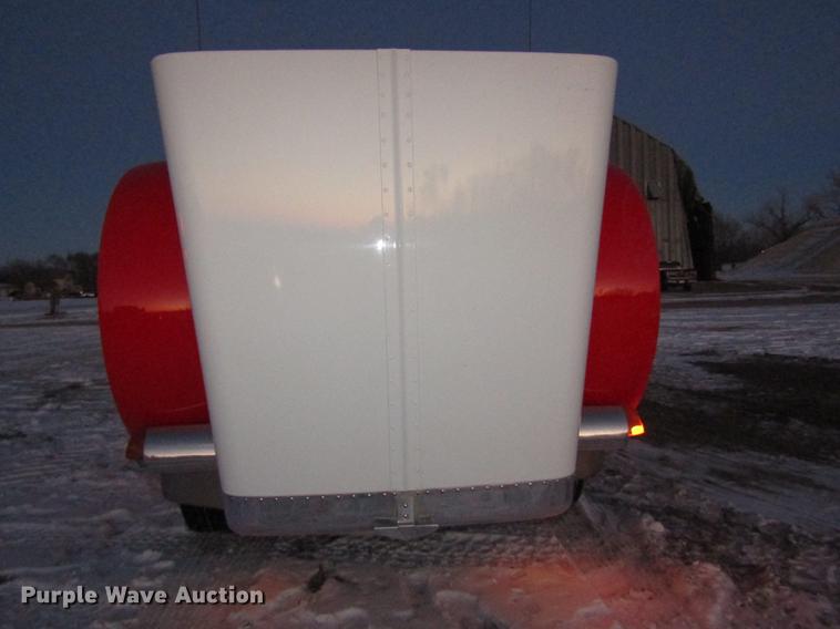 image for item DD2947 2003 Peterbilt 379 semi truck