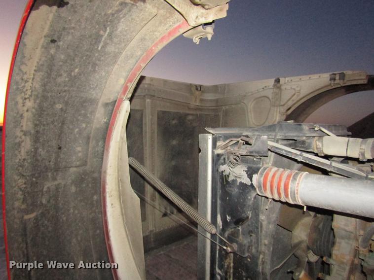 image for item DD2947 2003 Peterbilt 379 semi truck