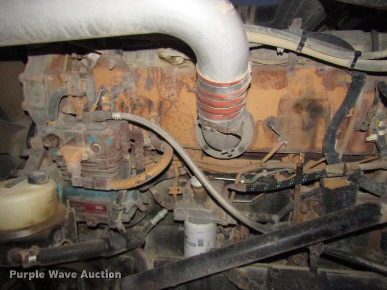 image for item DD2947 2003 Peterbilt 379 semi truck