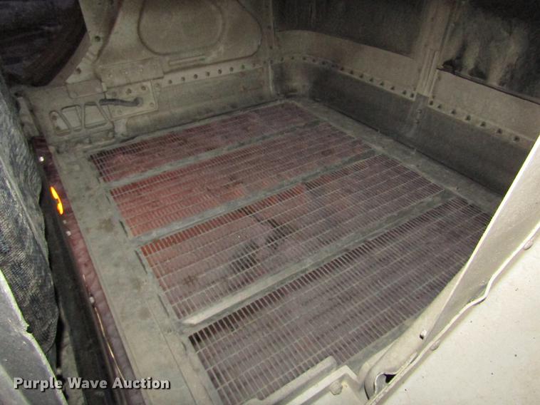 image for item DD2947 2003 Peterbilt 379 semi truck