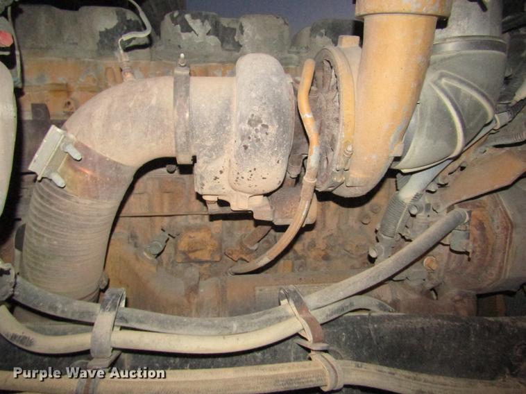 image for item DD2947 2003 Peterbilt 379 semi truck