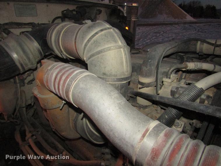 image for item DD2947 2003 Peterbilt 379 semi truck