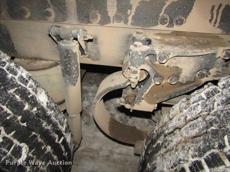 image for item DD2947 2003 Peterbilt 379 semi truck