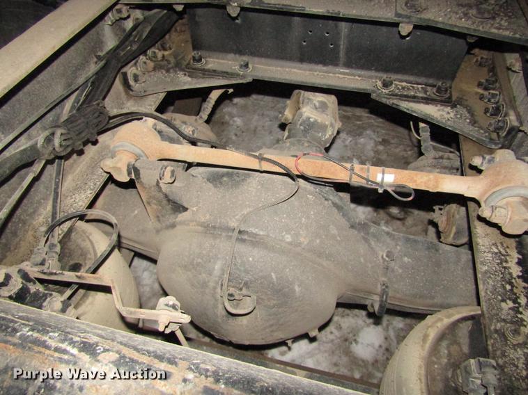 image for item DD2947 2003 Peterbilt 379 semi truck